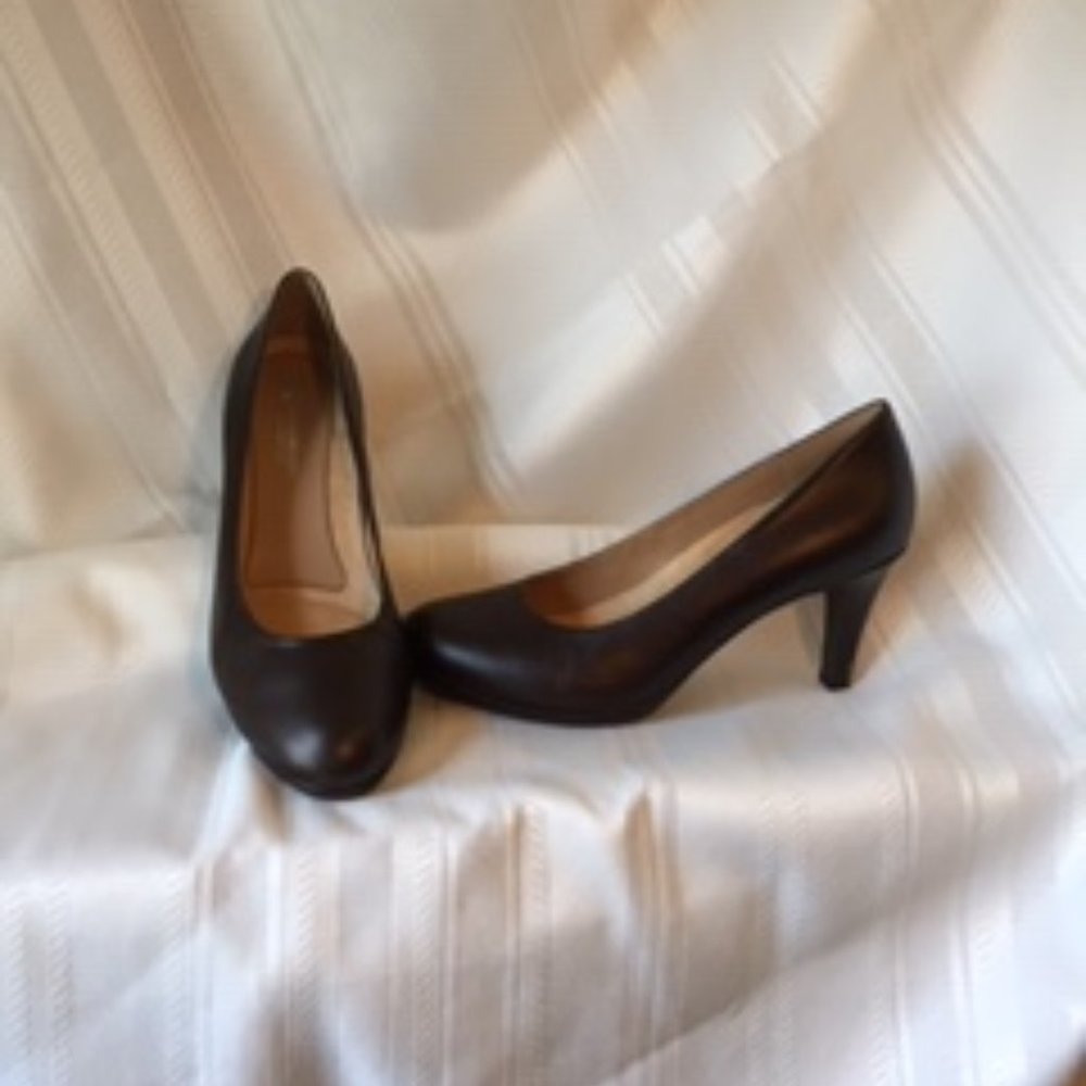 Naturalizer Brown Pump